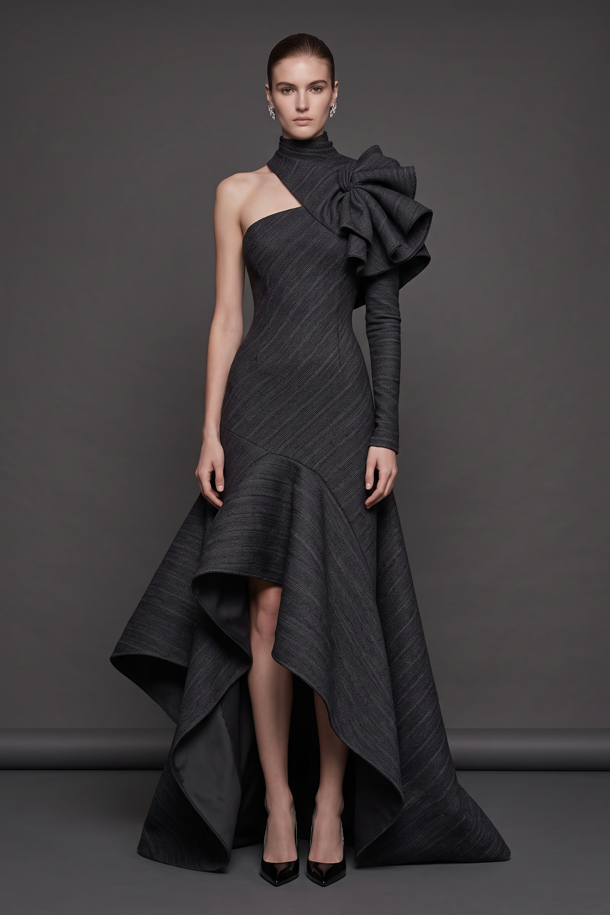 Vestido de un solo hombro detallado