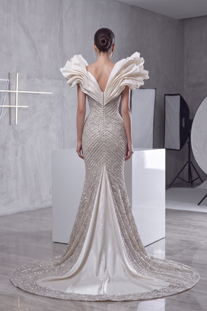 Vestido largo con corpiño esculpido y falda acampanada