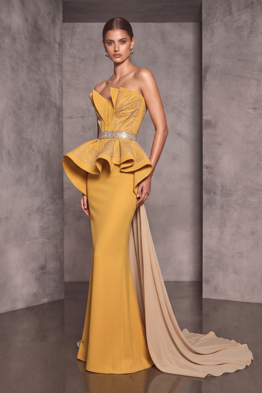 Vestido sin tirantes con corpiño fruncido