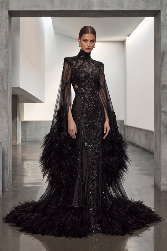 Vestido Ilusión Drapeado con Plumas