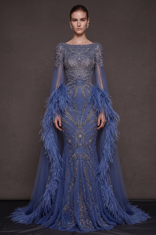 Vestido de noche con detalle de pluma bordada